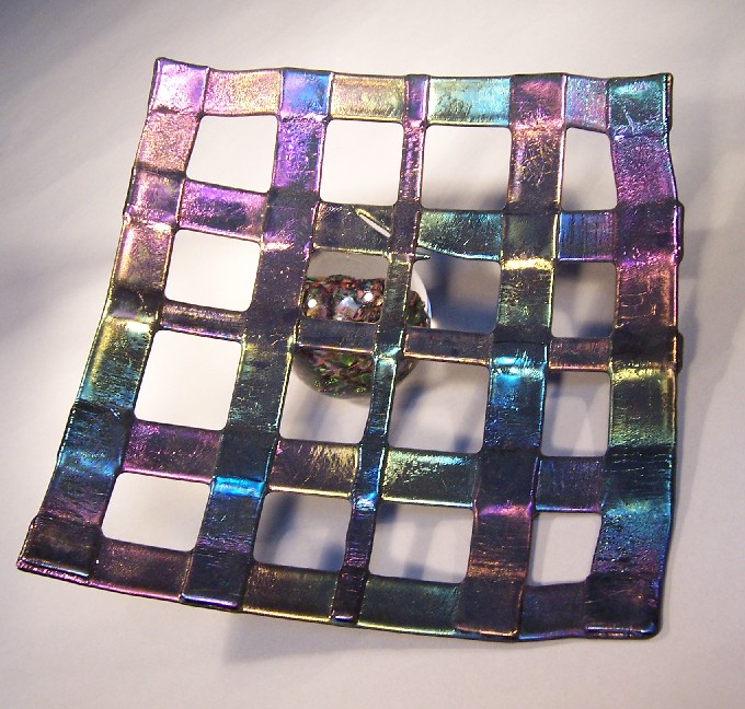 iridescent lattice tray